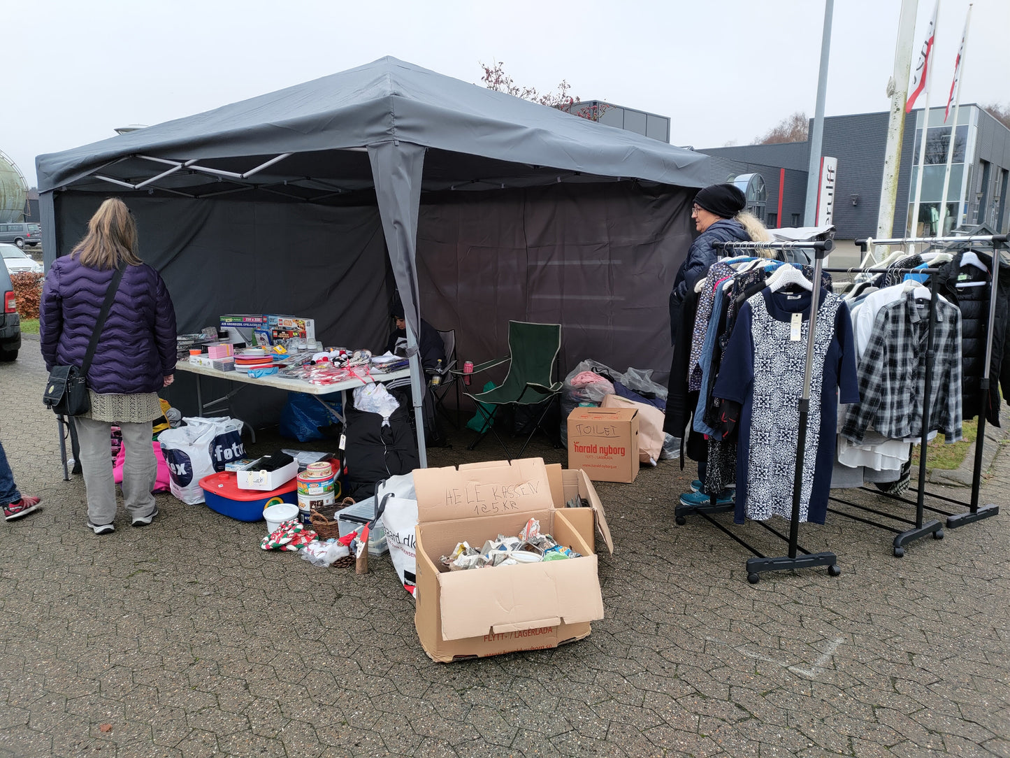 GRATIS UDENDØRS STAND TIL JULEMARKED OG LOPPEMARKED 26/11 -INKL. DEPOSITUM (Genbooking)